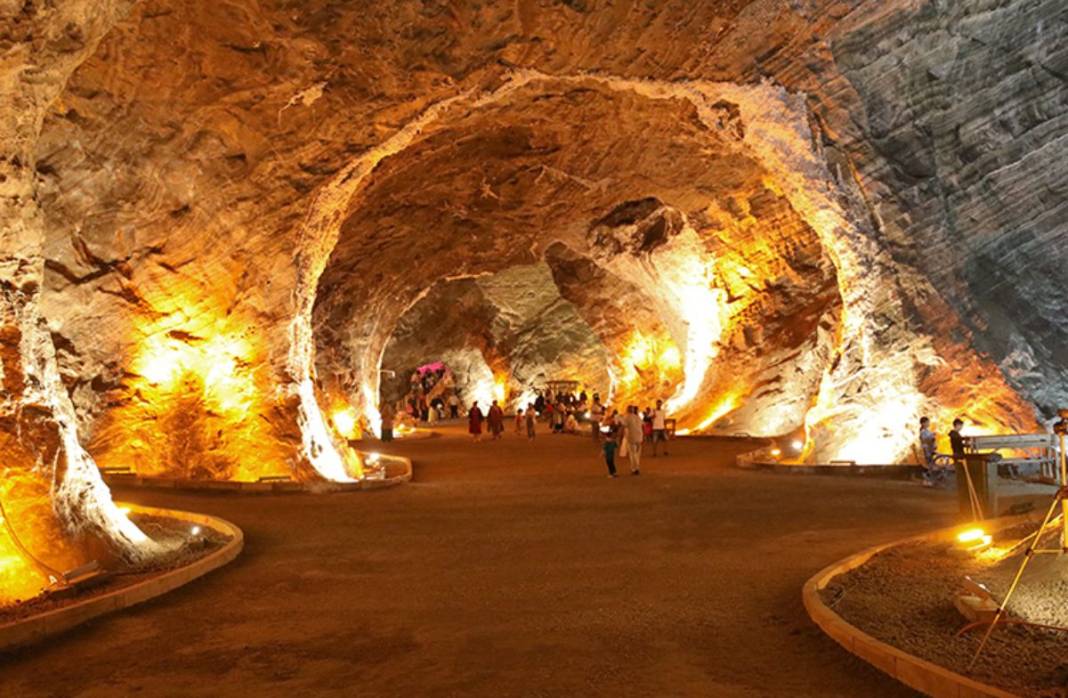 Serinlemek isteyen oraya koşuyor! Yurt içi ve yurt dışından on binlerce ziyaretçi akın ediyor: Yaz kış 12 derece 6